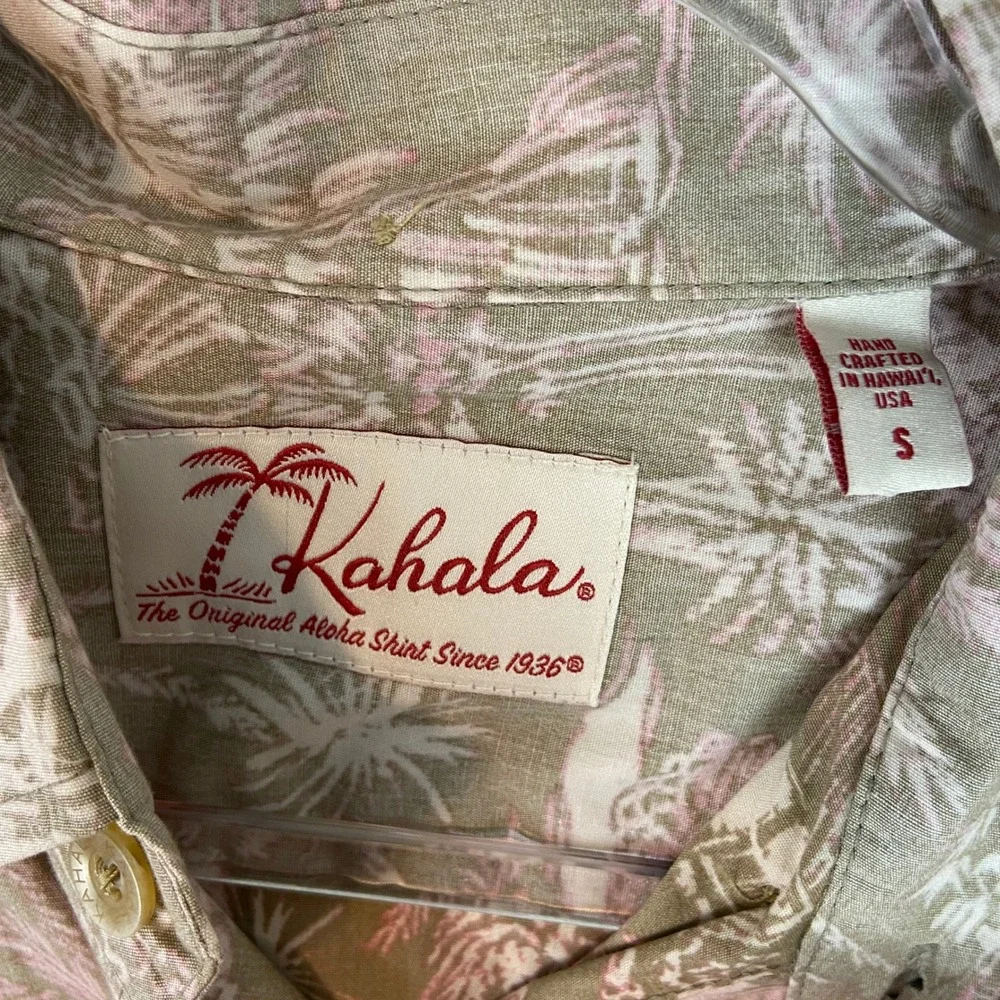 Kahala‎ Mens Aloha Shirt Size S Button Down Short Sleeve Hawaiian Print Made USA